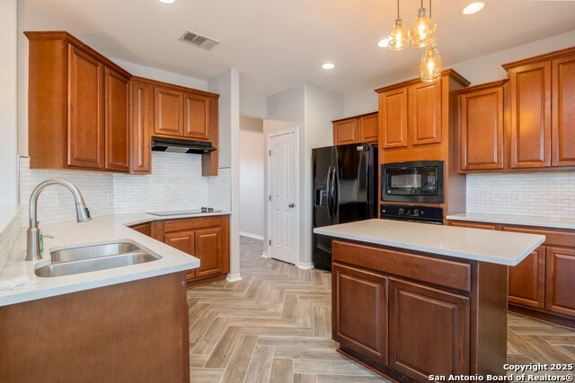 Listing photo id 8 for 206 Club View West