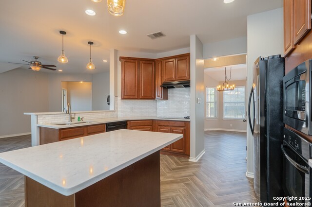 Listing photo id 9 for 206 Club View West