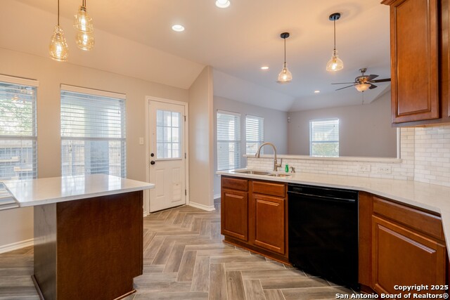 Listing photo id 10 for 206 Club View West