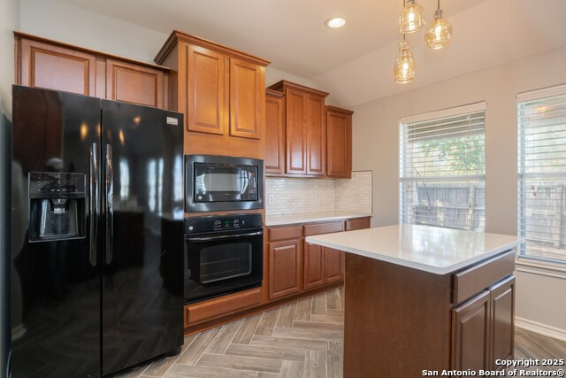 Listing photo id 11 for 206 Club View West
