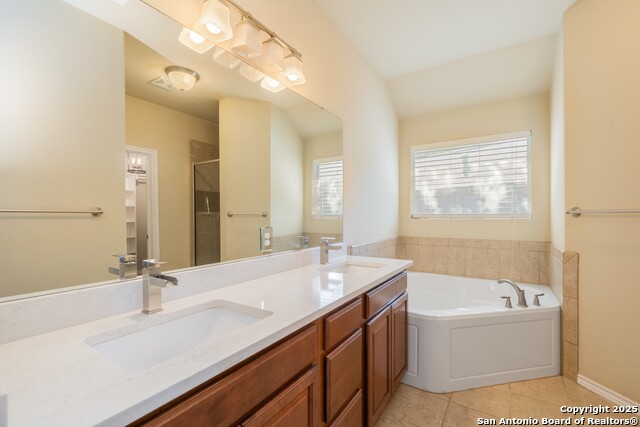Listing photo id 14 for 206 Club View West