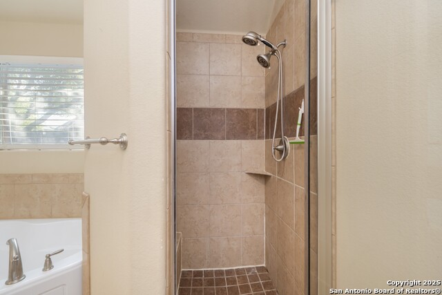 Listing photo id 15 for 206 Club View West