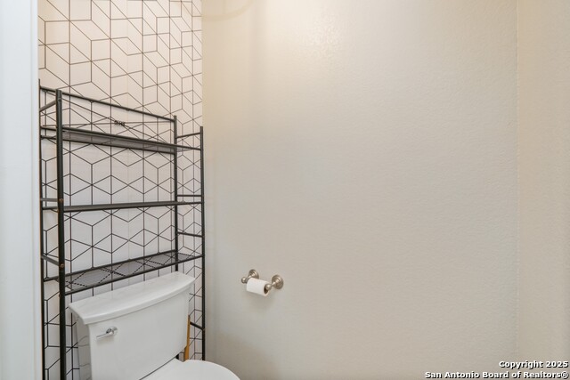 Listing photo id 16 for 206 Club View West