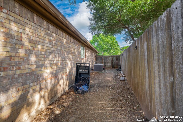 Listing photo id 27 for 206 Club View West