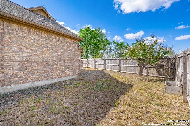 Listing photo id 30 for 206 Club View West