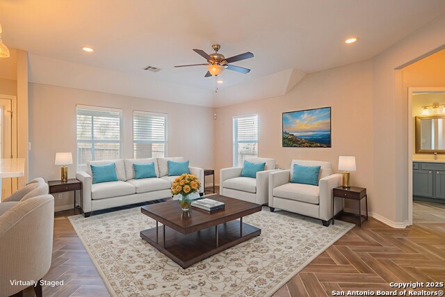 Listing photo id 5 for 206 Club View West