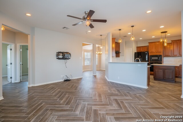 Listing photo id 7 for 206 Club View West