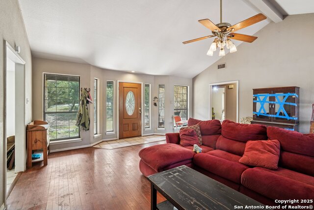 Listing photo id 9 for 1290 Hidden Oaks