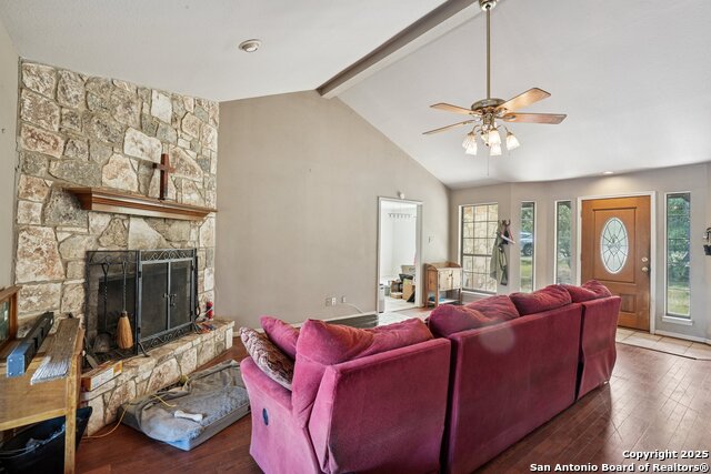 Listing photo id 10 for 1290 Hidden Oaks