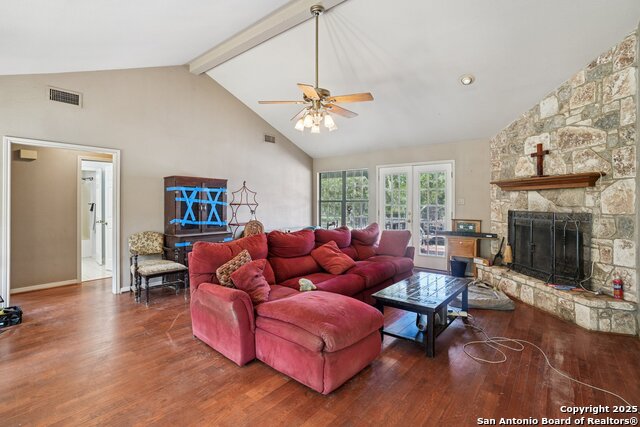 Listing photo id 11 for 1290 Hidden Oaks