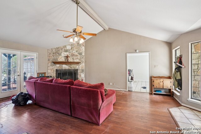 Listing photo id 12 for 1290 Hidden Oaks