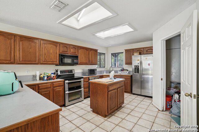 Listing photo id 14 for 1290 Hidden Oaks