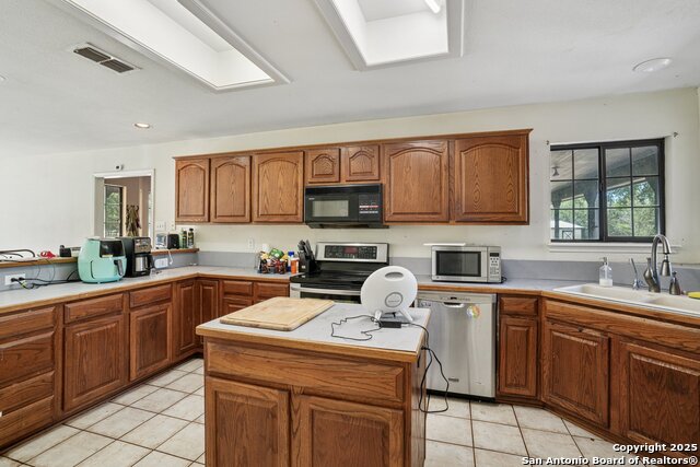 Listing photo id 15 for 1290 Hidden Oaks