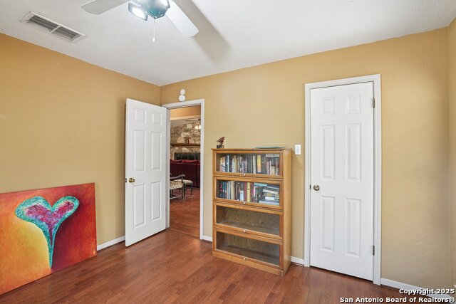 Listing photo id 18 for 1290 Hidden Oaks