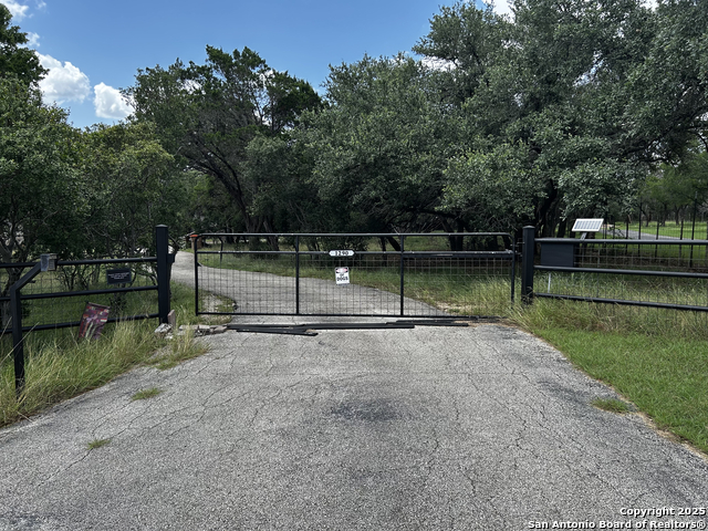 Listing photo id 31 for 1290 Hidden Oaks
