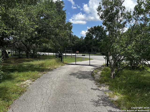 Listing photo id 32 for 1290 Hidden Oaks