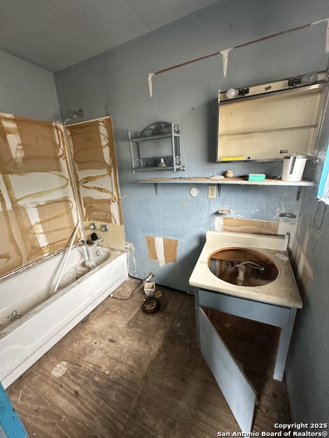 Image 6 of 13 For 10498 Hollowell Rd,