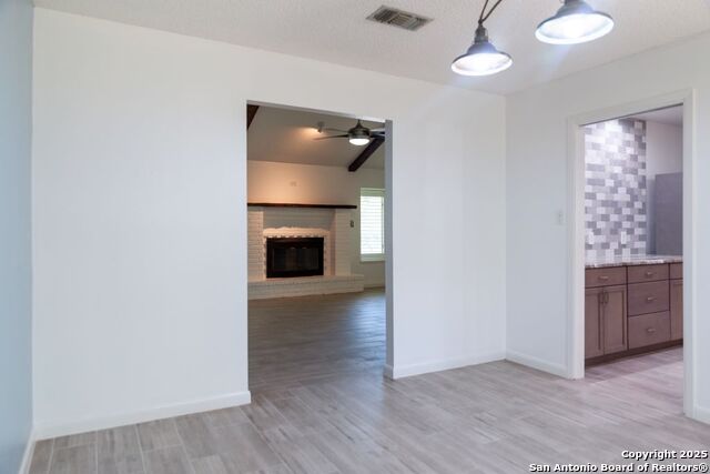 Listing photo id 10 for 2034 Encino Vista