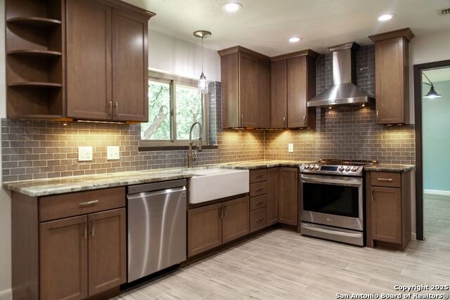 Listing photo id 13 for 2034 Encino Vista