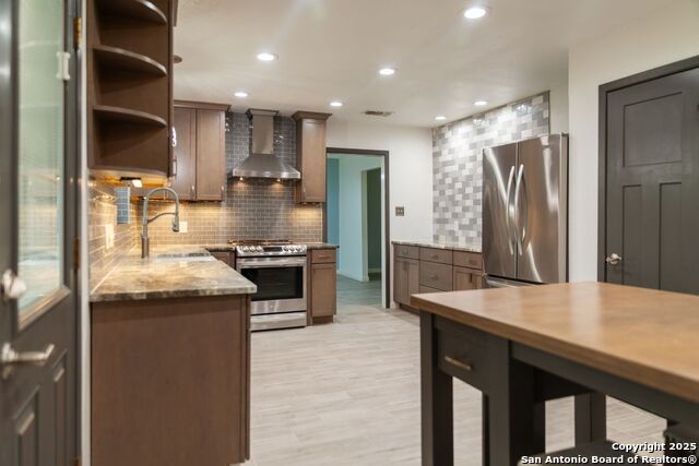 Listing photo id 14 for 2034 Encino Vista