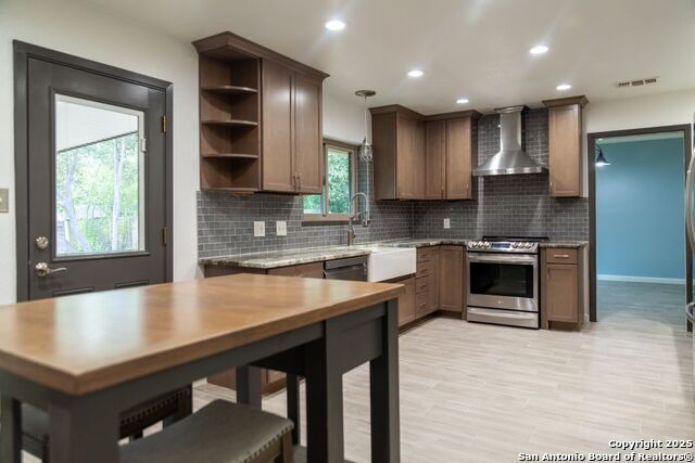 Listing photo id 15 for 2034 Encino Vista