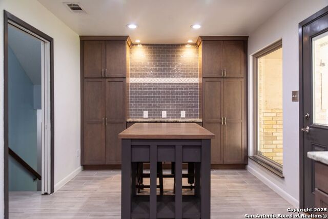 Listing photo id 16 for 2034 Encino Vista