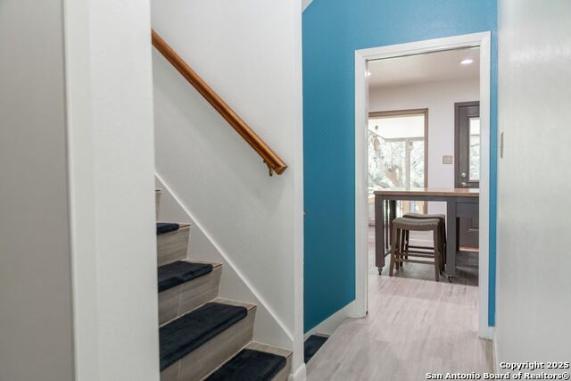 Listing photo id 17 for 2034 Encino Vista