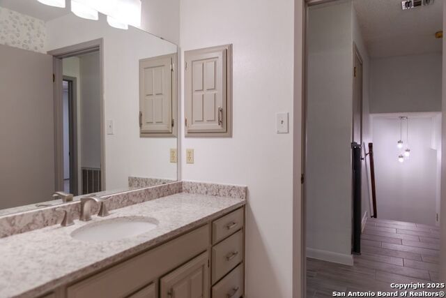Listing photo id 21 for 2034 Encino Vista