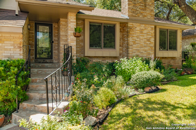 Listing photo id 2 for 2034 Encino Vista