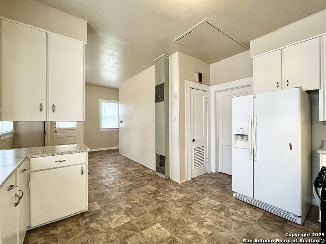 Image 14 of 35 For 124 Gifford St