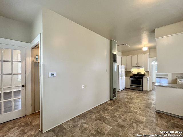 Image 17 of 35 For 124 Gifford St