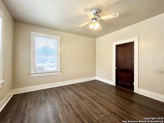 Image 23 of 35 For 124 Gifford St