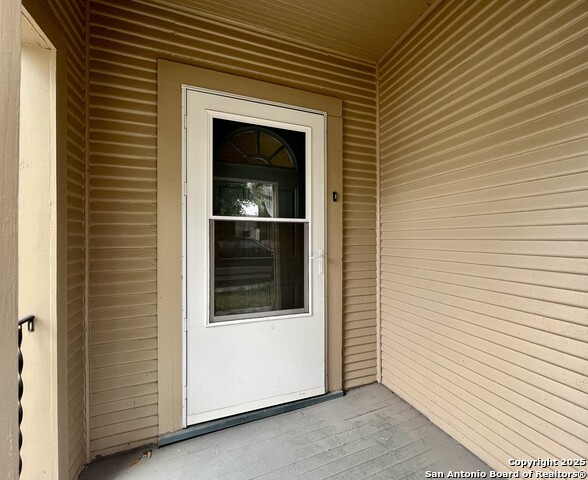 Image 28 of 35 For 124 Gifford St