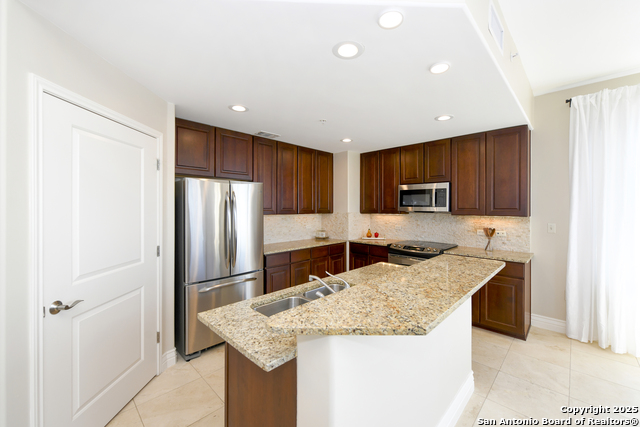 Image 15 of 64 For 215 Center St  1307
