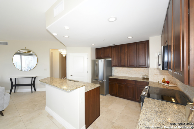 Image 17 of 64 For 215 Center St  1307