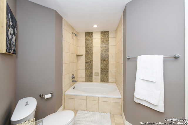 Image 28 of 64 For 215 Center St  1307