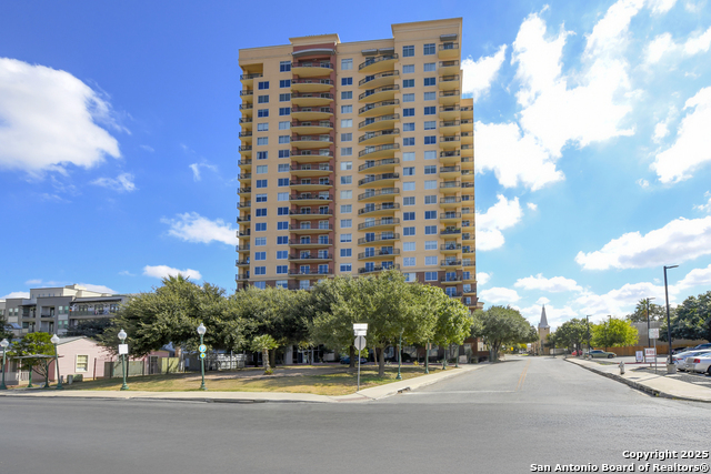 Image 4 of 64 For 215 Center St  1307
