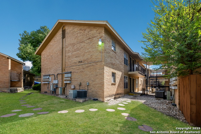Image 17 of 18 For 923 Vance Jackson Rd  708