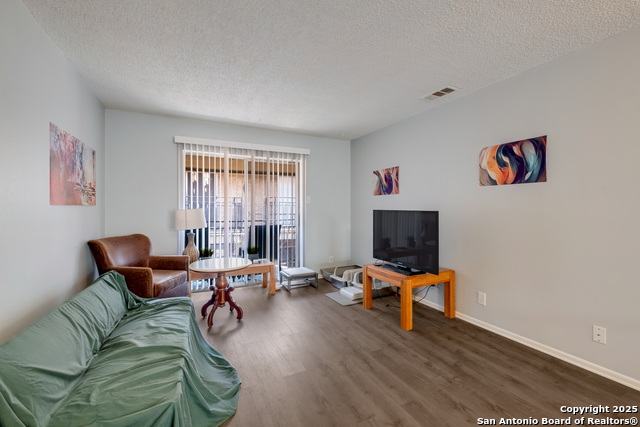 Image 2 of 18 For 923 Vance Jackson Rd  708