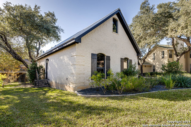 Image 3 of 48 For 806 Lari Dawn