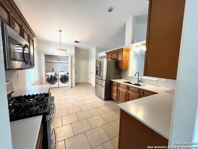 Listing photo id 7 for 3823 Sage Ridge