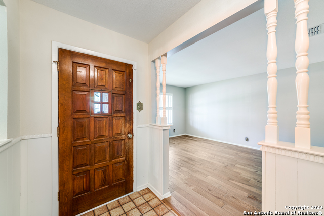Listing photo id 0 for 3403 Prince George Dr
