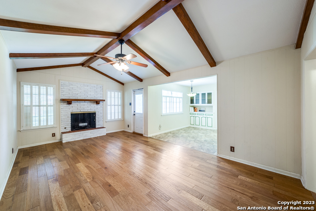 Listing photo id 2 for 3403 Prince George Dr