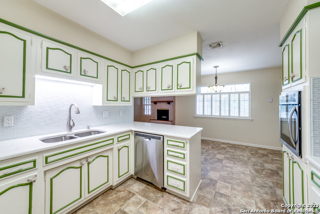 Listing photo id 3 for 3403 Prince George Dr