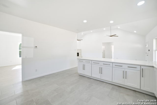 Image 10 of 37 For 221 Deer Oaks Dr