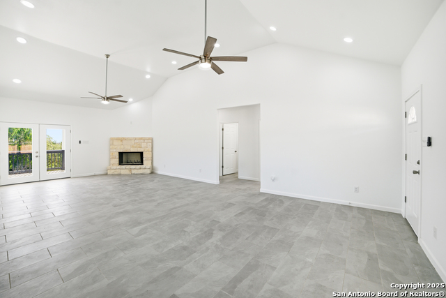 Image 13 of 37 For 221 Deer Oaks Dr