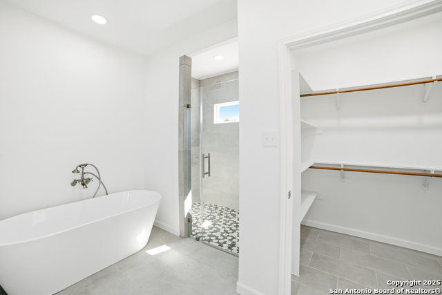 Image 19 of 37 For 221 Deer Oaks Dr