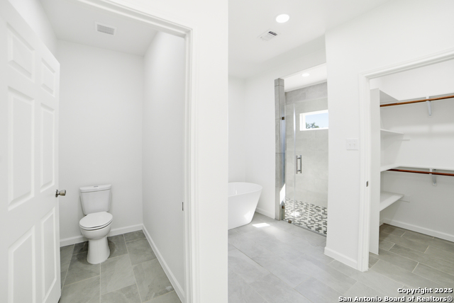 Image 20 of 37 For 221 Deer Oaks Dr