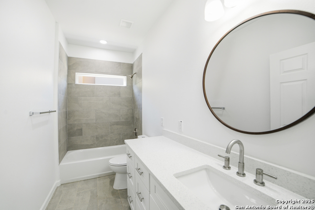 Image 23 of 37 For 221 Deer Oaks Dr