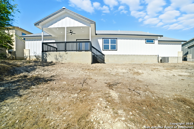 Image 27 of 37 For 221 Deer Oaks Dr